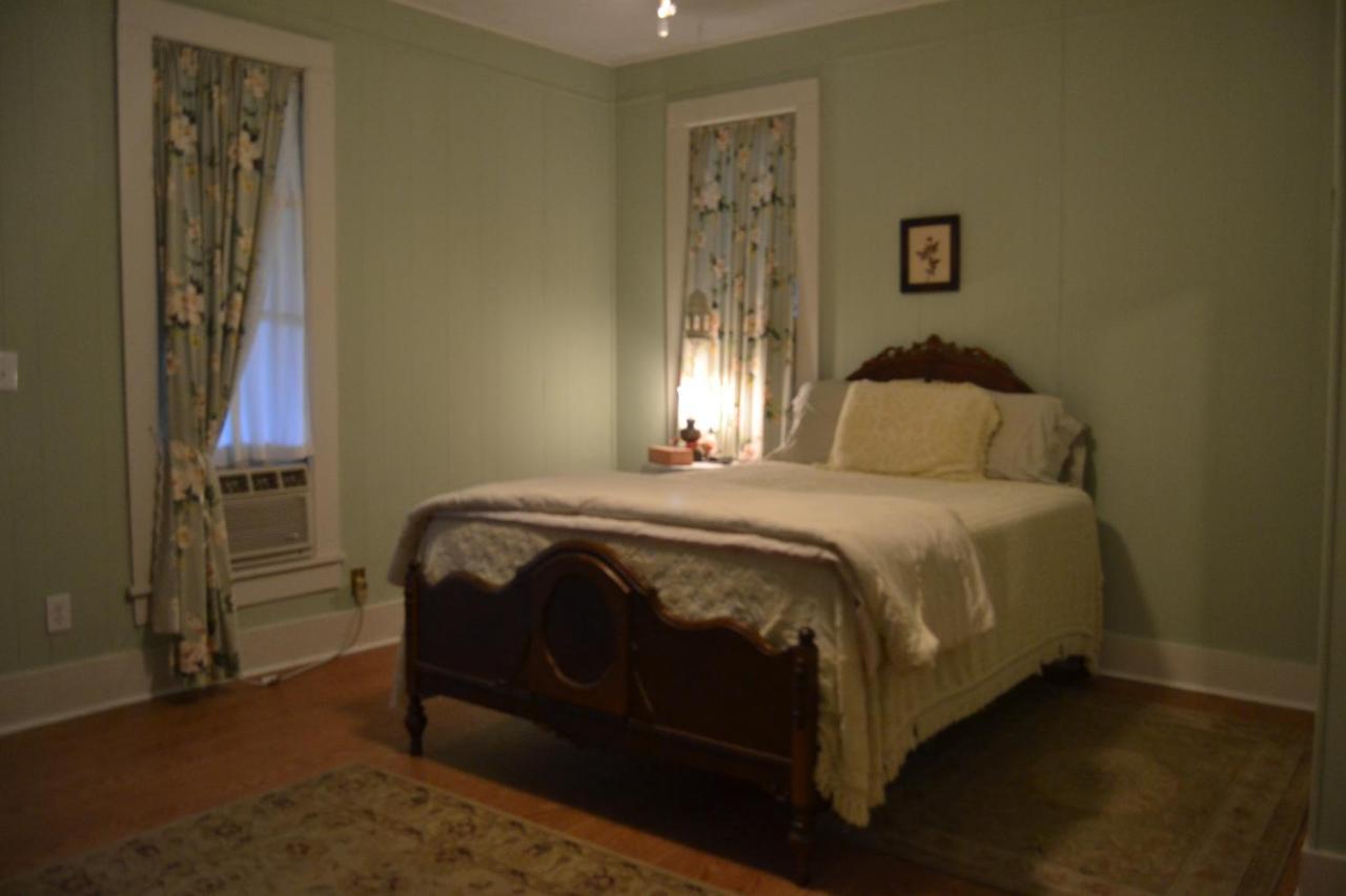Carleton House Bed And Breakfast Bonham Exterior photo